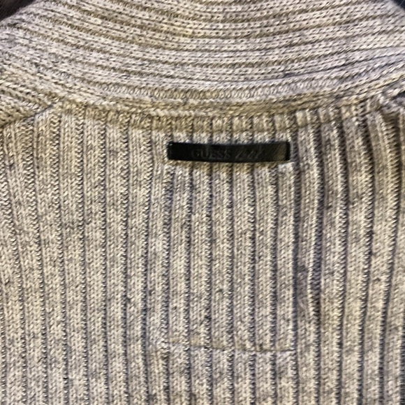 🍍Guess Sweater🍍Size small 🍍S-1 - Picture 4 of 4
